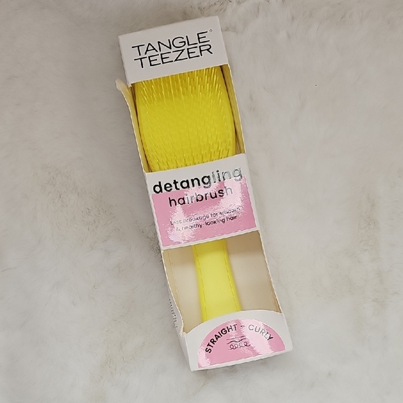 Tangle Teezer Ultimate Detangler Hairbrush in Hyper Yellow - Picture 2 of 9